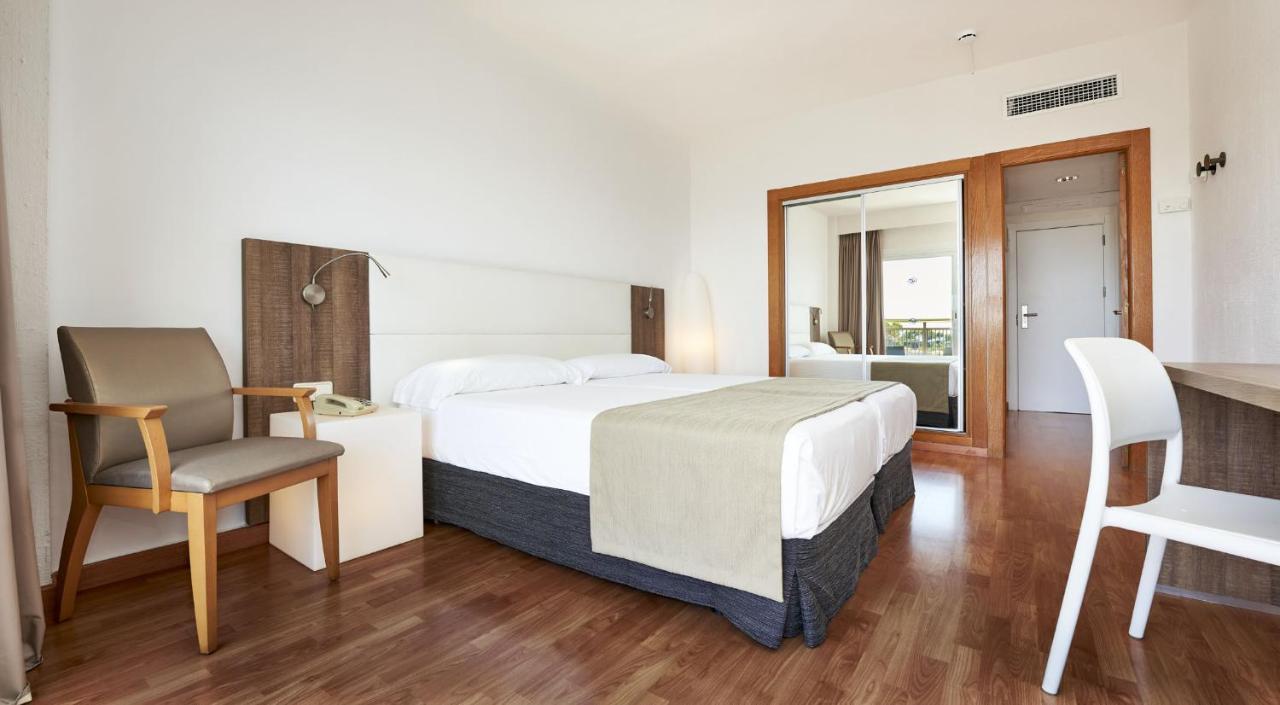 Globales Cala Vinas Adults Only 16+ Hotel Exterior photo