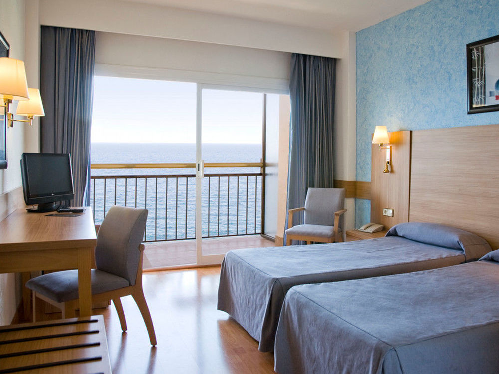 Globales Cala Vinas Adults Only 16+ Hotel Exterior photo