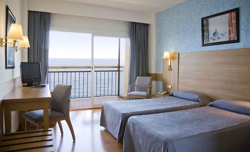 Globales Cala Vinas Adults Only 16+ Hotel Exterior photo